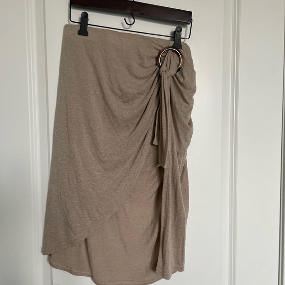 Beige skirt . Size small, stretchy band at the waist. - Picture 1 of 3